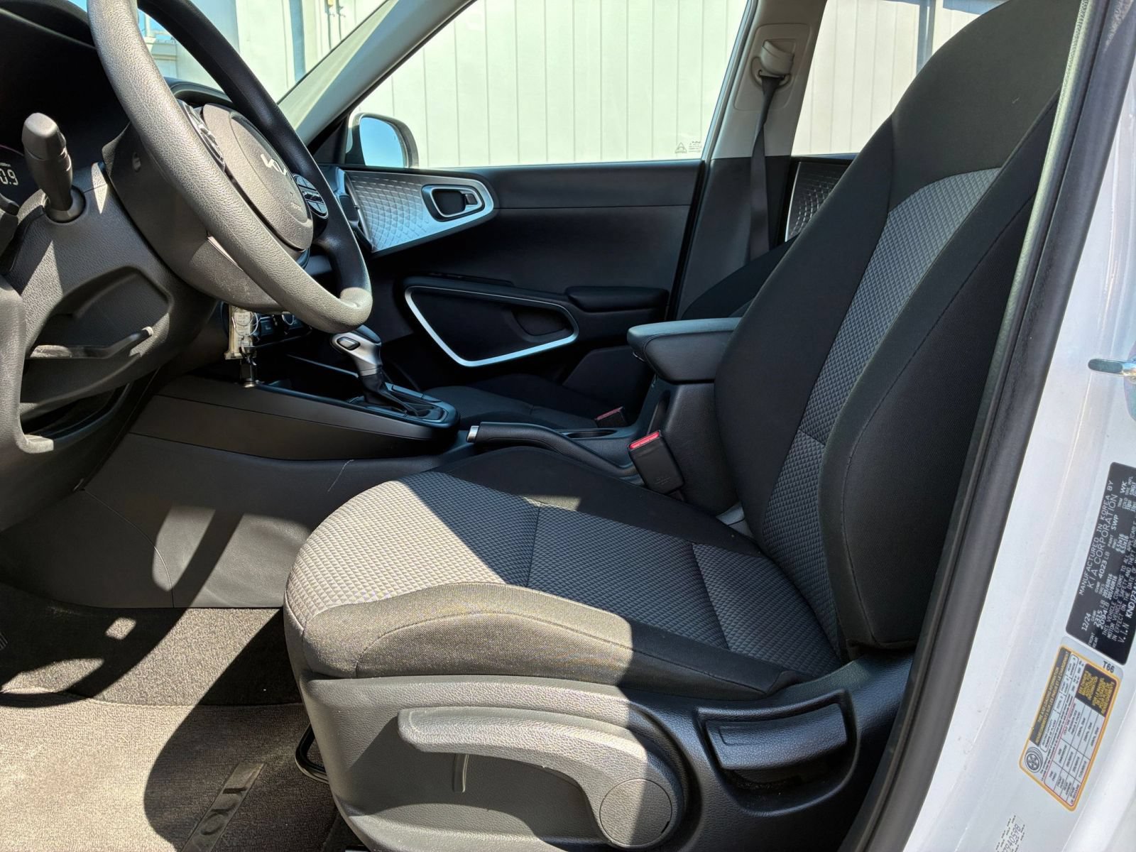 Used 2025 Kia Soul LX w/ LX Technology Package FWD image 24