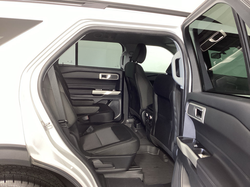 Used 2023 Ford Explorer XLT AWD/4WD image 12