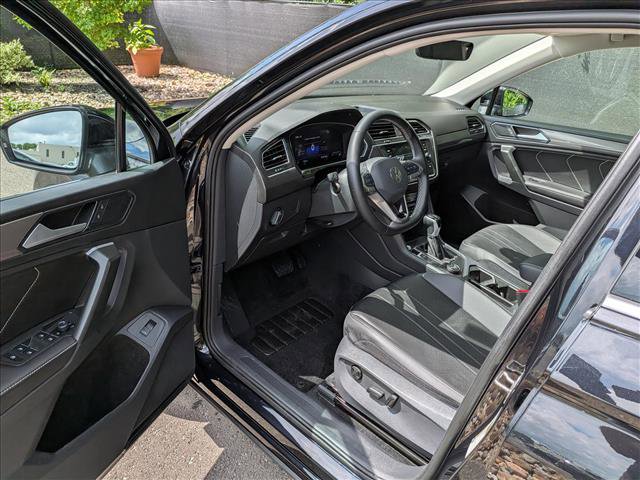 Used 2024 Volkswagen Tiguan SE w/ Panoramic Sunroof Package AWD/4WD image 23