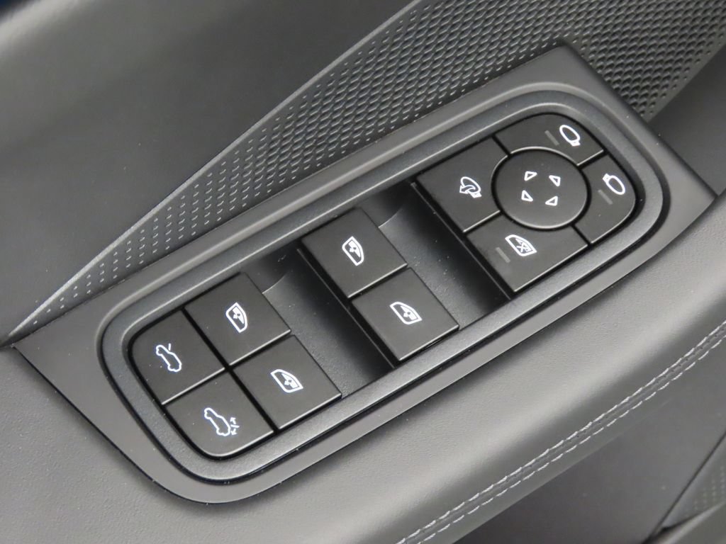 New 2026 Porsche Macan Turbo Electric AWD/4WD image 40