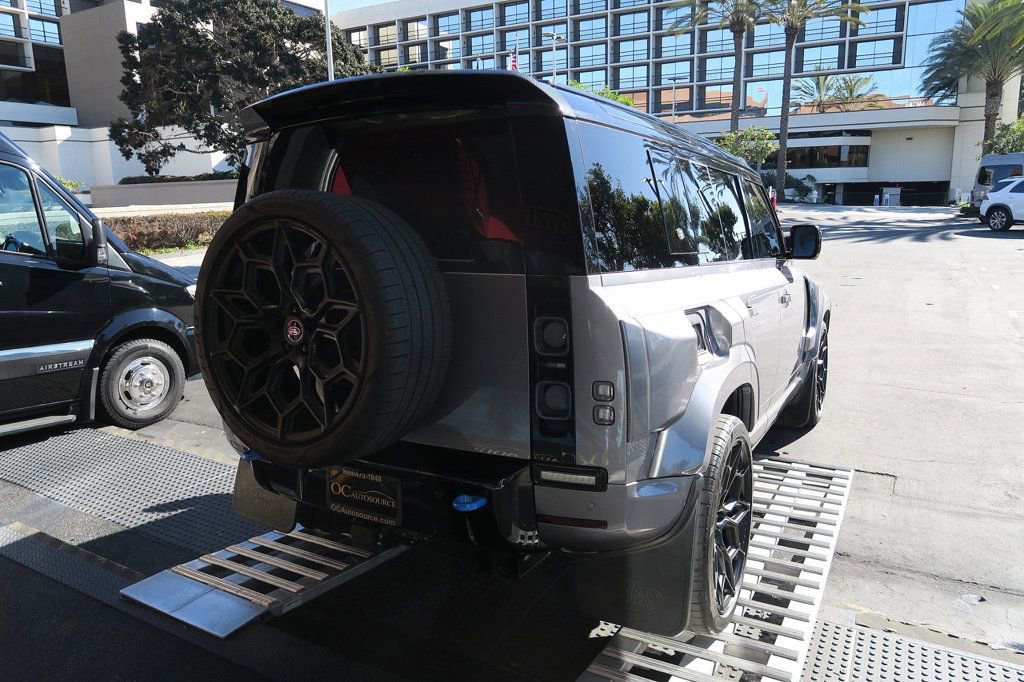 Used 2024 Land Rover Defender 110 X-Dynamic SE image 9