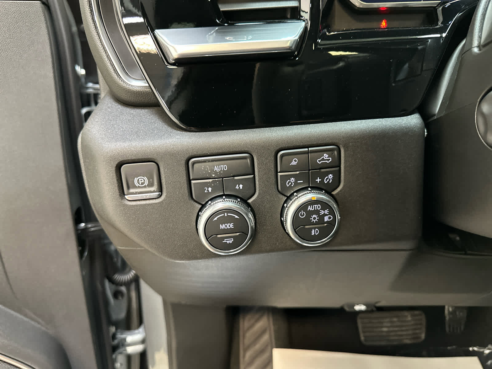 New 2026 GMC Sierra 1500 SLT w/ SLT Convenience Package image 14