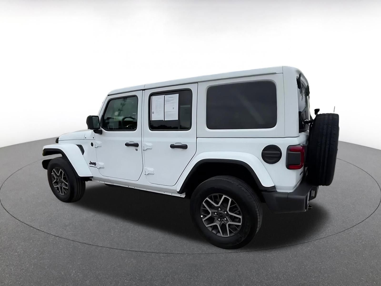 Used 2025 Jeep Wrangler Unlimited Sahara AWD/4WD image 10