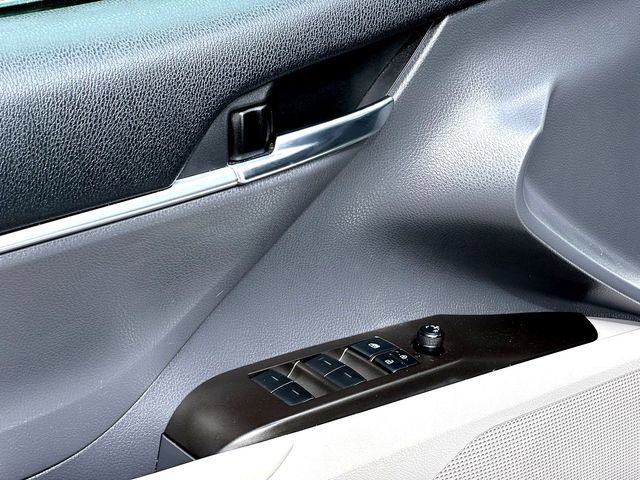 Used 2021 Toyota Camry LE FWD image 11