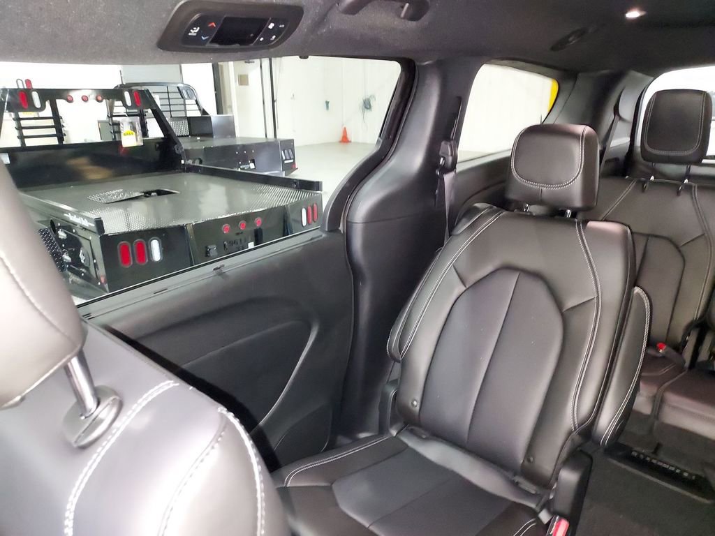 New 2026 Chrysler Pacifica Select image 12