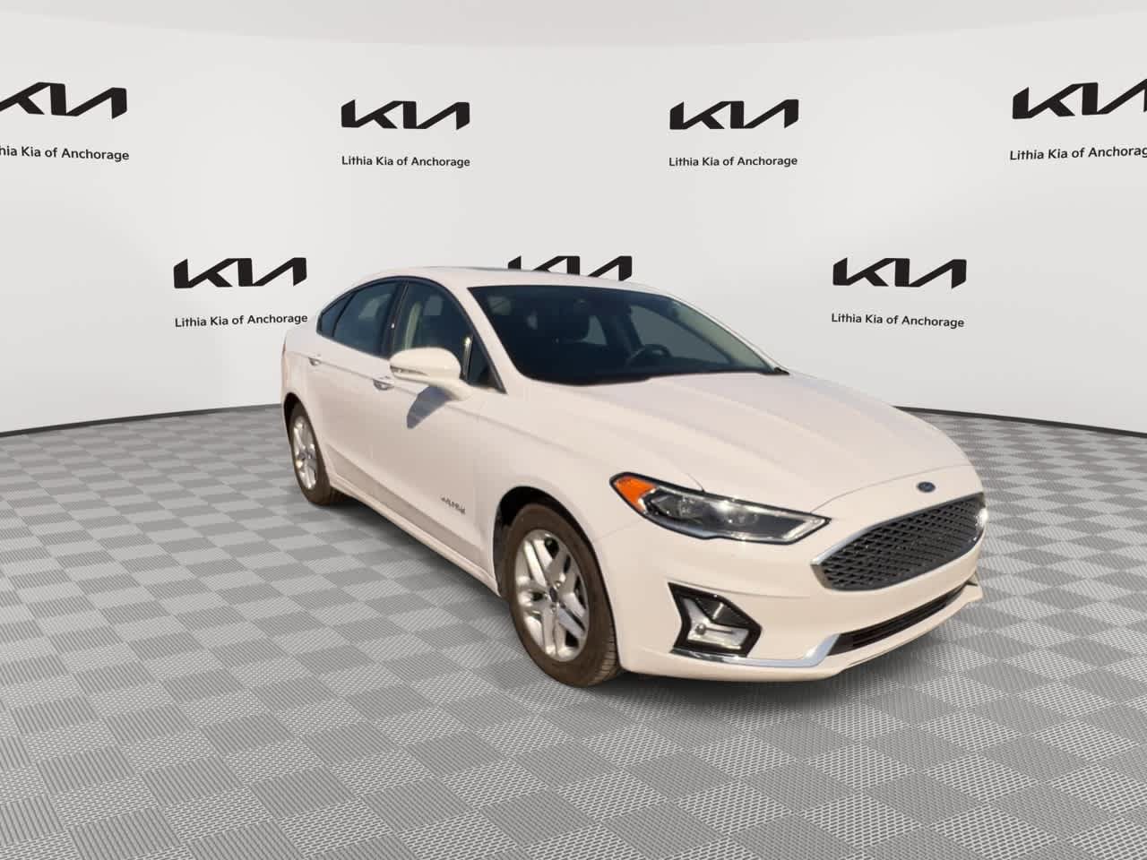 Used 2019 Ford Fusion Titanium FWD image 3