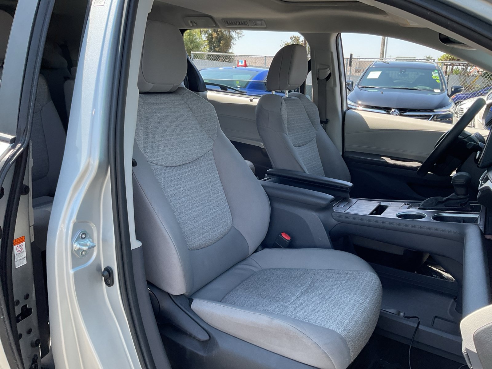Used 2023 Toyota Sienna LE w/ LE Plus Package FWD image 21
