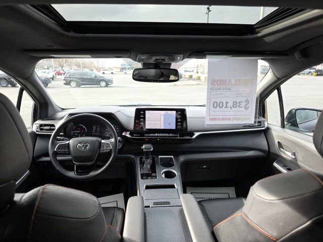 Certified 2021 Toyota Sienna XSE image 13