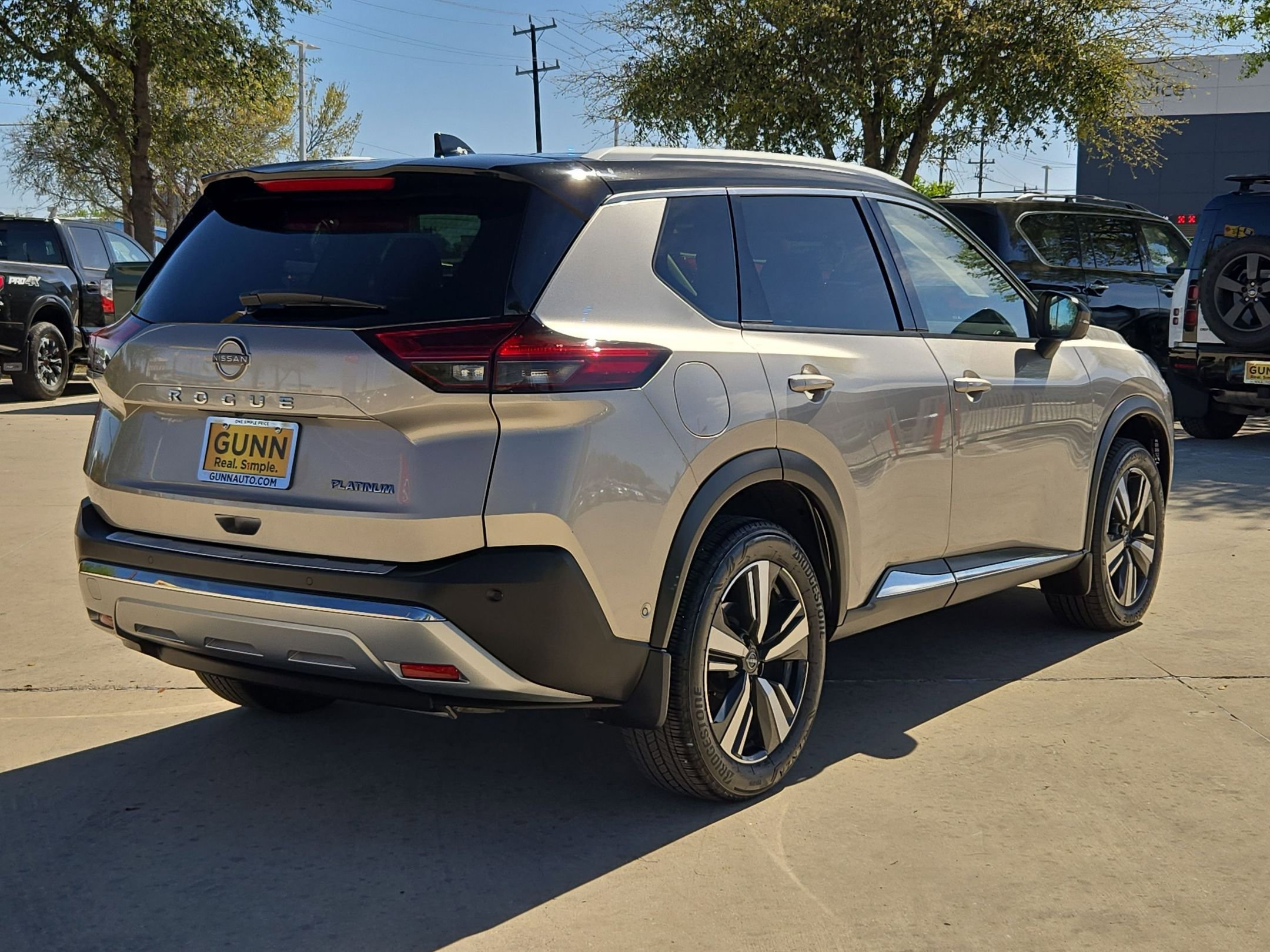 Used 2023 Nissan Rogue Platinum w/ Platinum Premium Package image 3