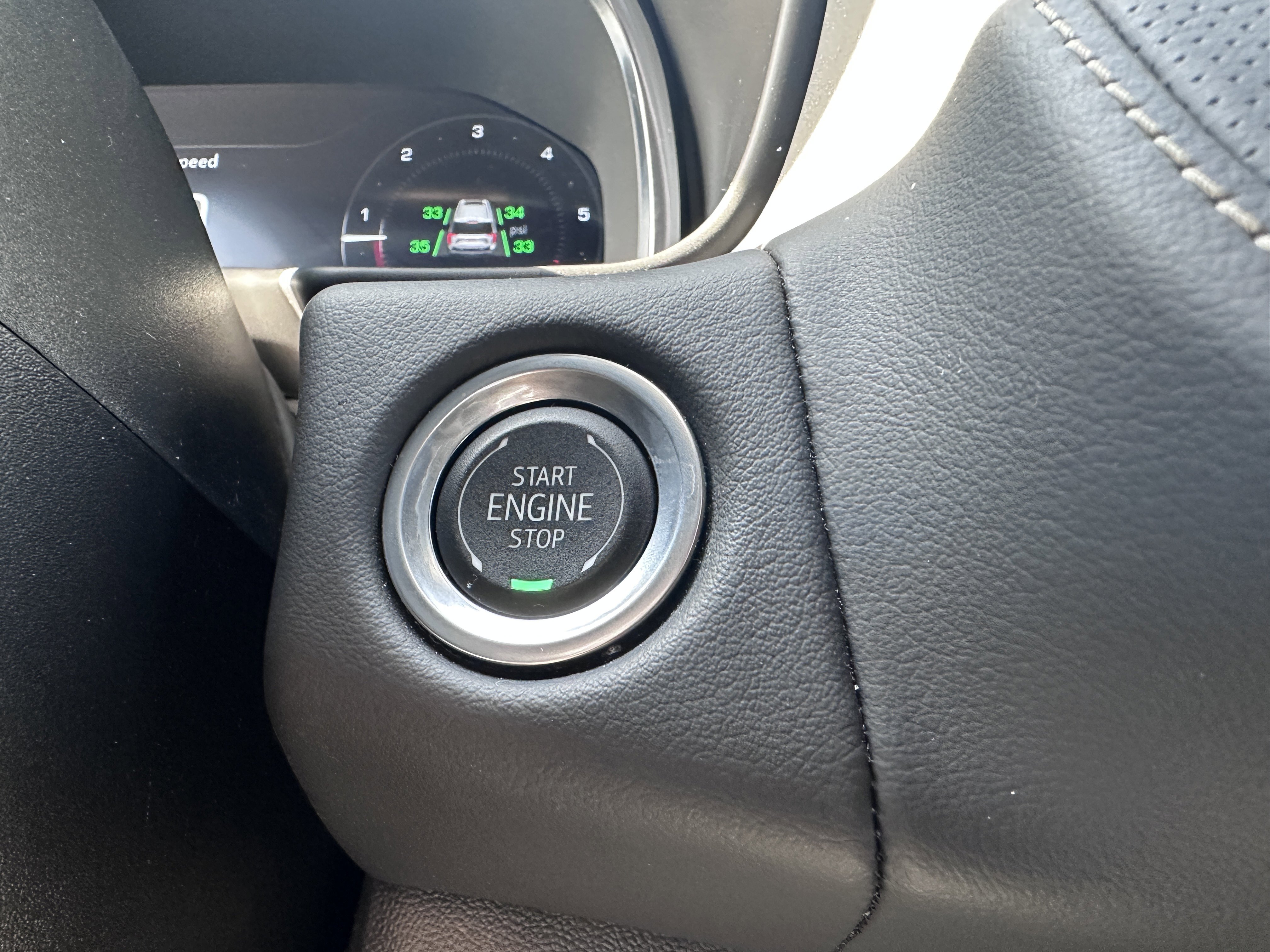 Used 2024 GMC Yukon SLT w/ SLT Luxury Package image 24
