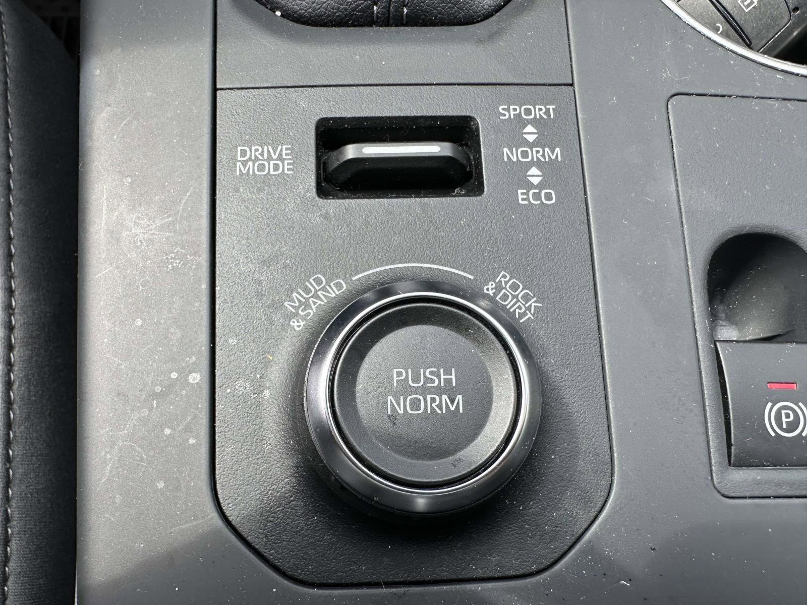 Used 2025 Toyota Highlander XSE image 35