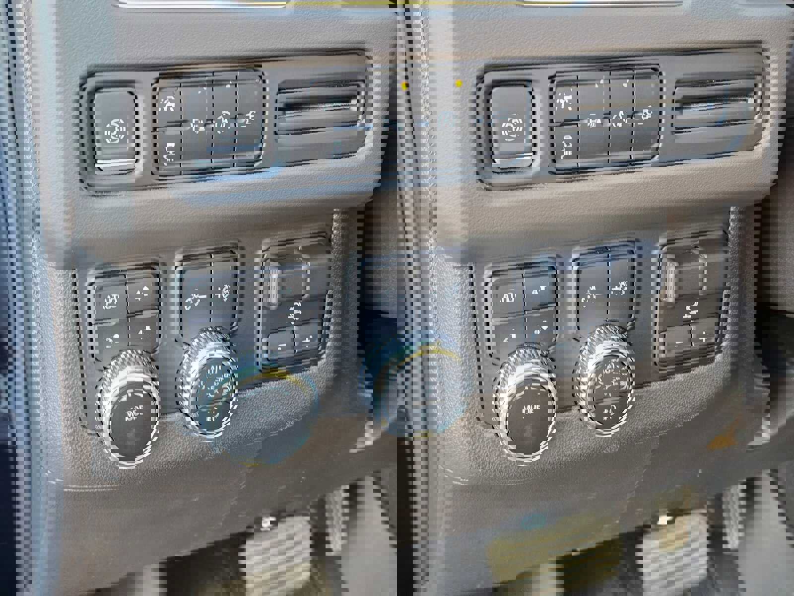 Used 2022 GMC Yukon SLE w/ Max Trailering Package image 25