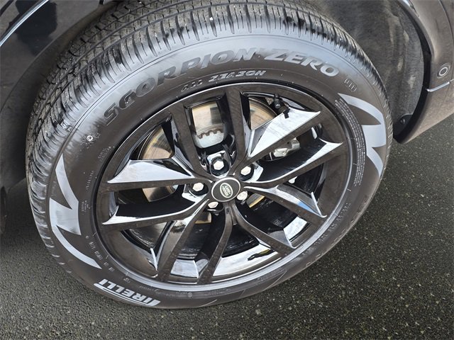 Used 2025 Land Rover Discovery Sport S image 33