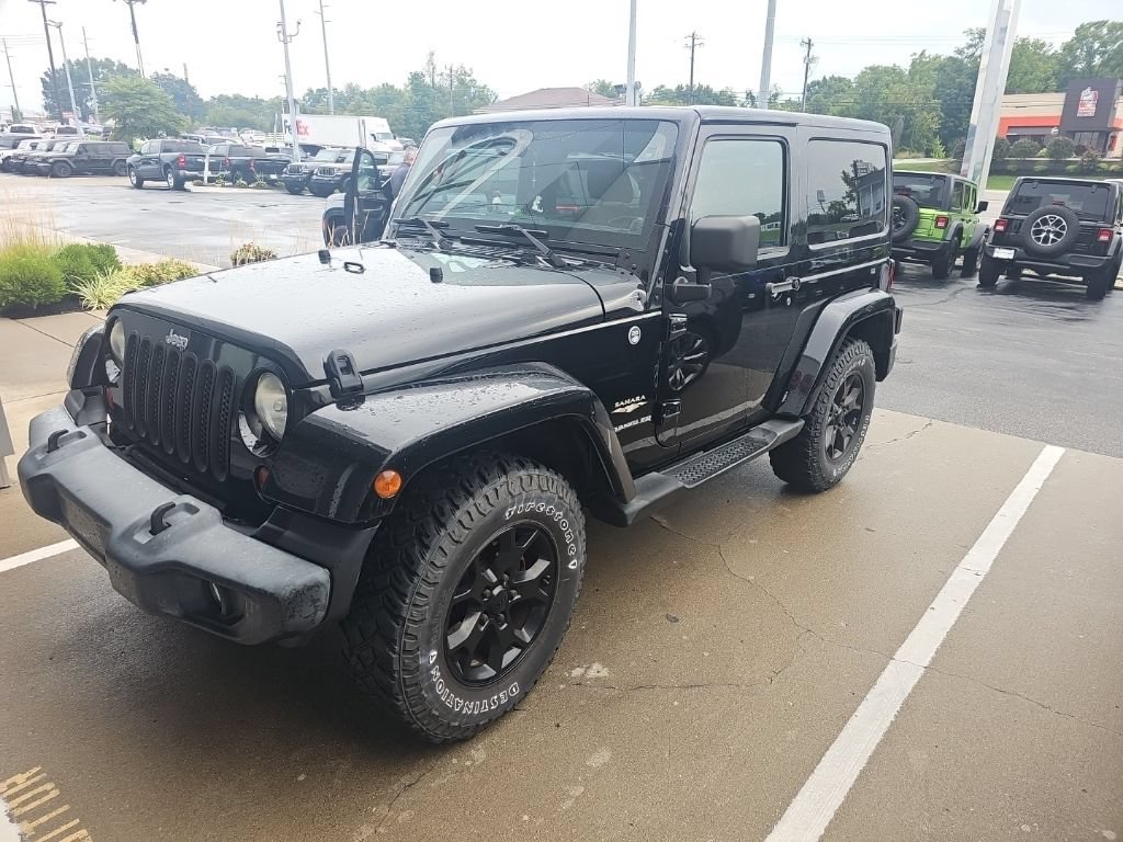 Used 2012 Jeep Wrangler Sahara w/ Connectivity Group AWD/4WD image 2