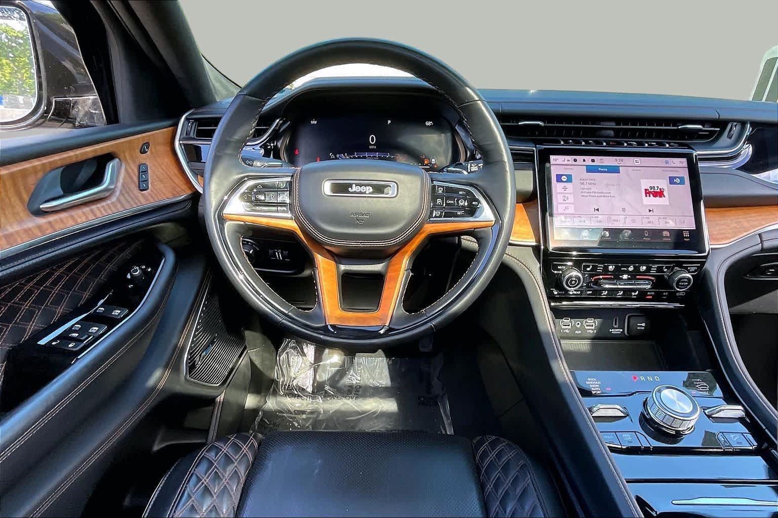 Used 2022 Jeep Grand Cherokee Summit AWD/4WD image 5