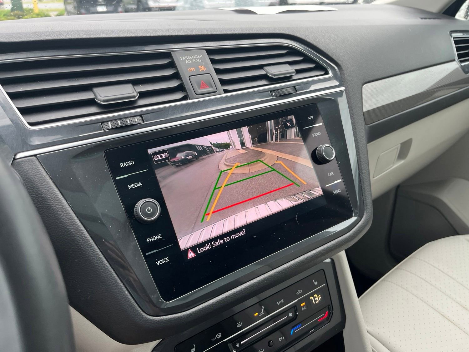 Used 2023 Volkswagen Tiguan SE w/ Panoramic Sunroof Package FWD image 22