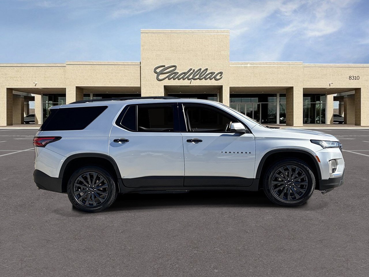 Used 2022 Chevrolet Traverse RS FWD image 4
