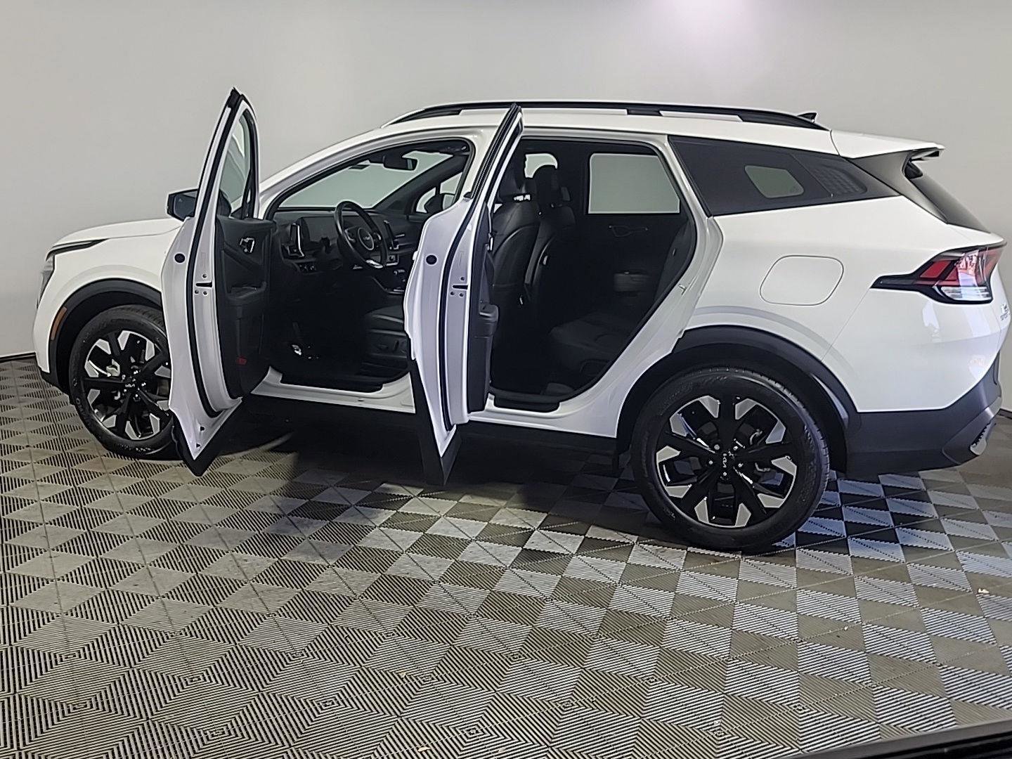 Used 2024 Kia Sportage X-Line w/ X-Line Premium Package AWD/4WD image 16