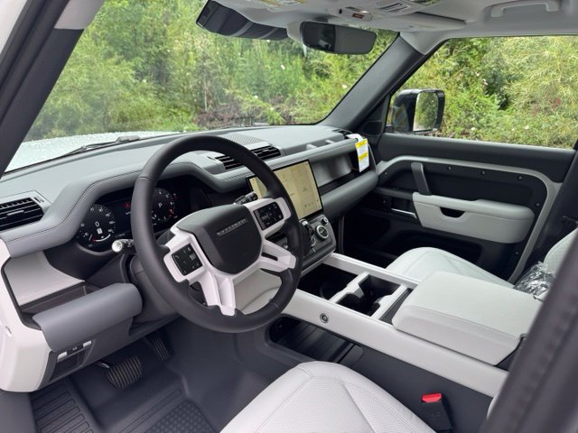New 2026 Land Rover Defender 110 X-Dynamic SE AWD/4WD image 9