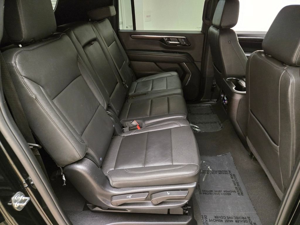 Used 2025 Chevrolet Suburban LT AWD/4WD image 25