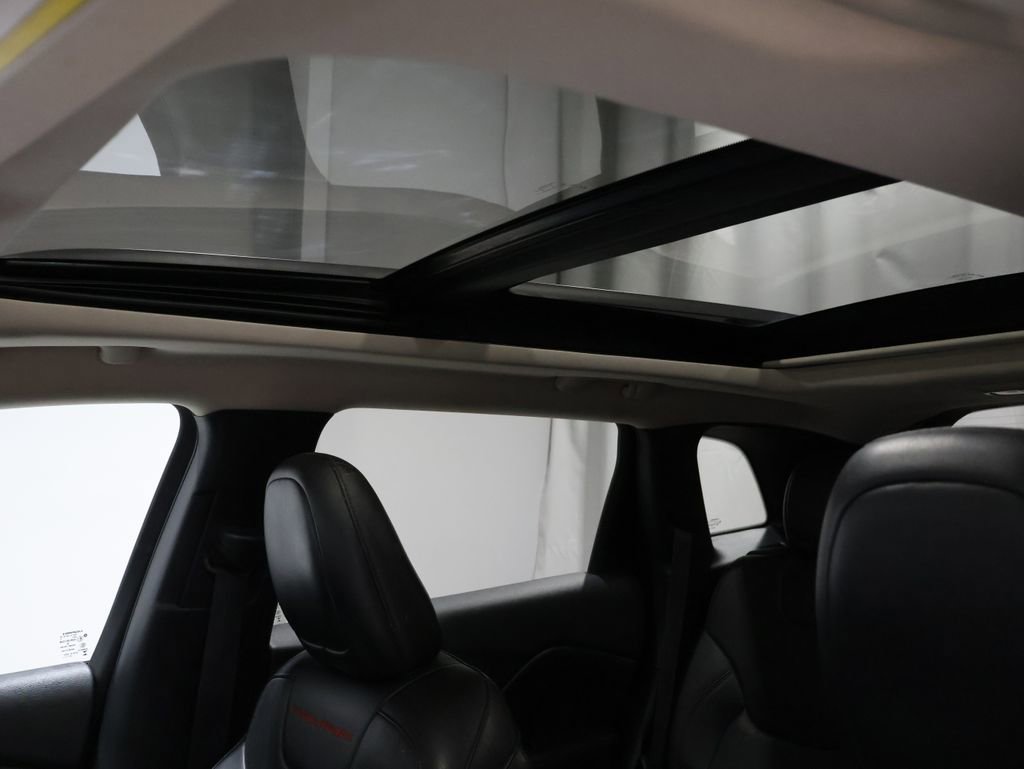 Used 2015 Jeep Cherokee Trailhawk w/ Comfort/Convenience Group image 11