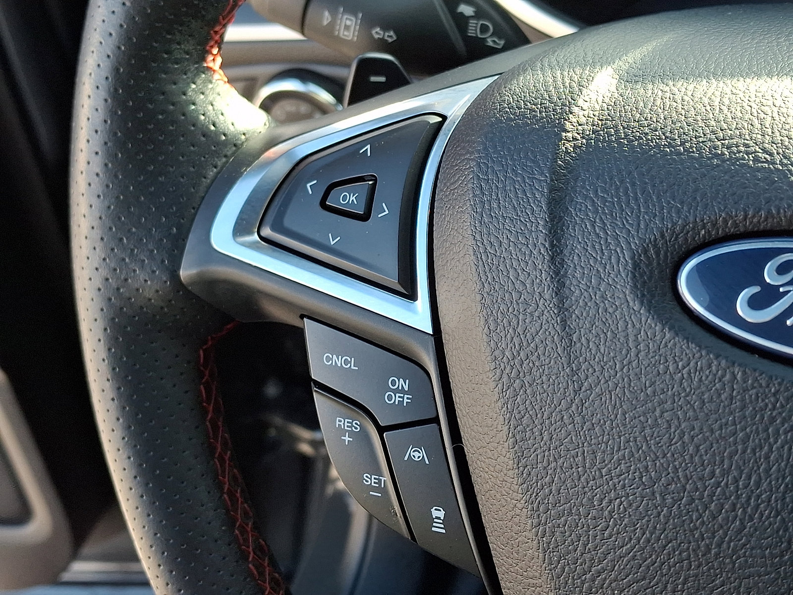 Used 2021 Ford Edge ST-Line w/ Class II Trailer Tow Package image 21