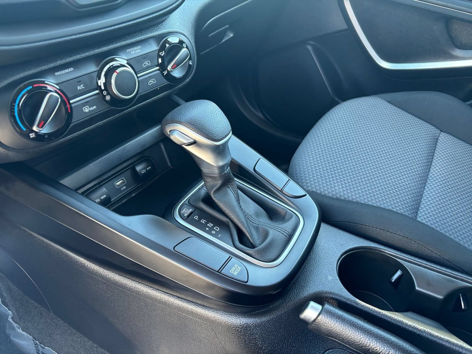 Used 2025 Kia Soul LX w/ LX Technology Package FWD image 41