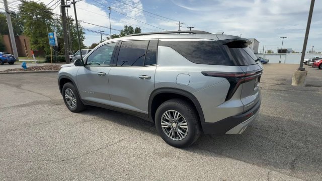 Used 2026 Chevrolet Traverse LT w/ Driver Confidence Package FWD image 6