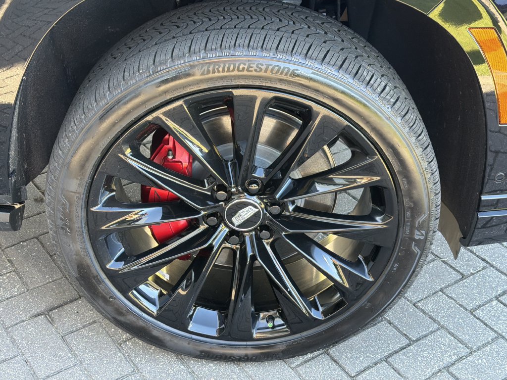 Certified 2025 Cadillac Escalade ESV V w/ LPO, ONYX Package AWD/4WD image 9