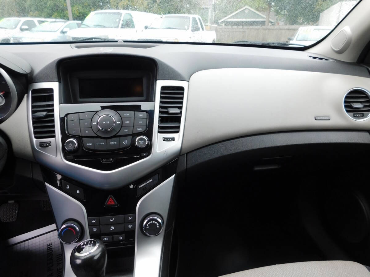 Used 2014 Chevrolet Cruze LS image 7