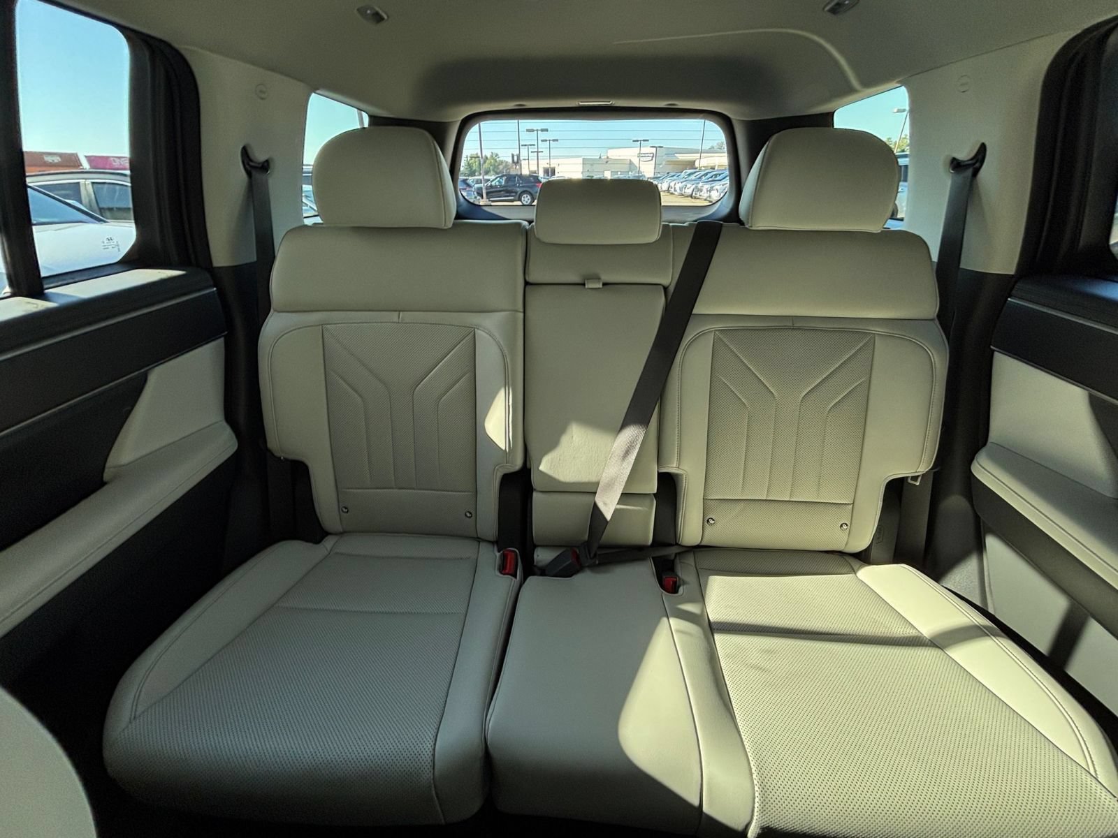 Used 2025 Hyundai Santa Fe SEL FWD image 41