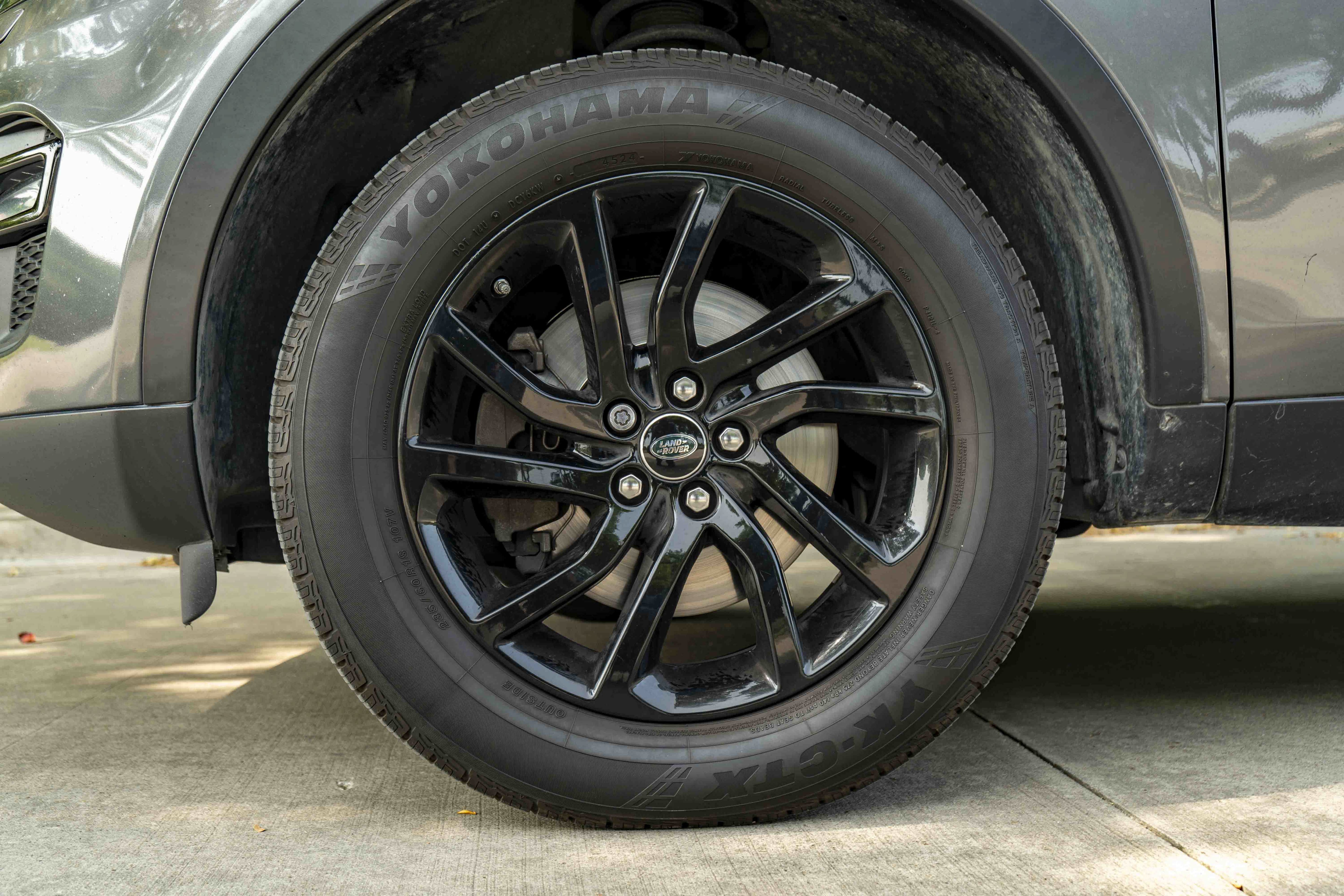 Used 2018 Land Rover Discovery Sport SE AWD/4WD image 14