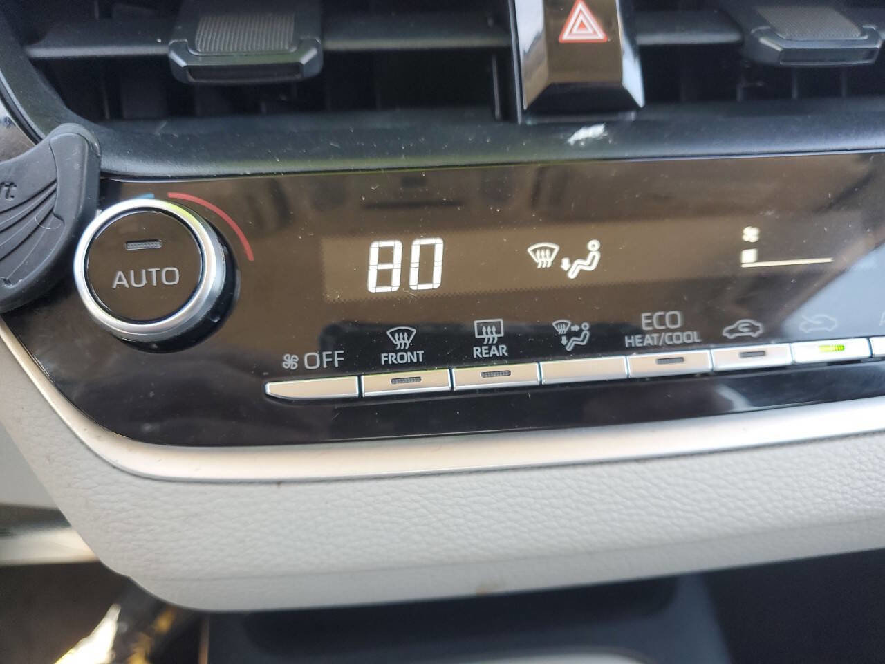 Used 2022 Toyota Corolla LE FWD image 10