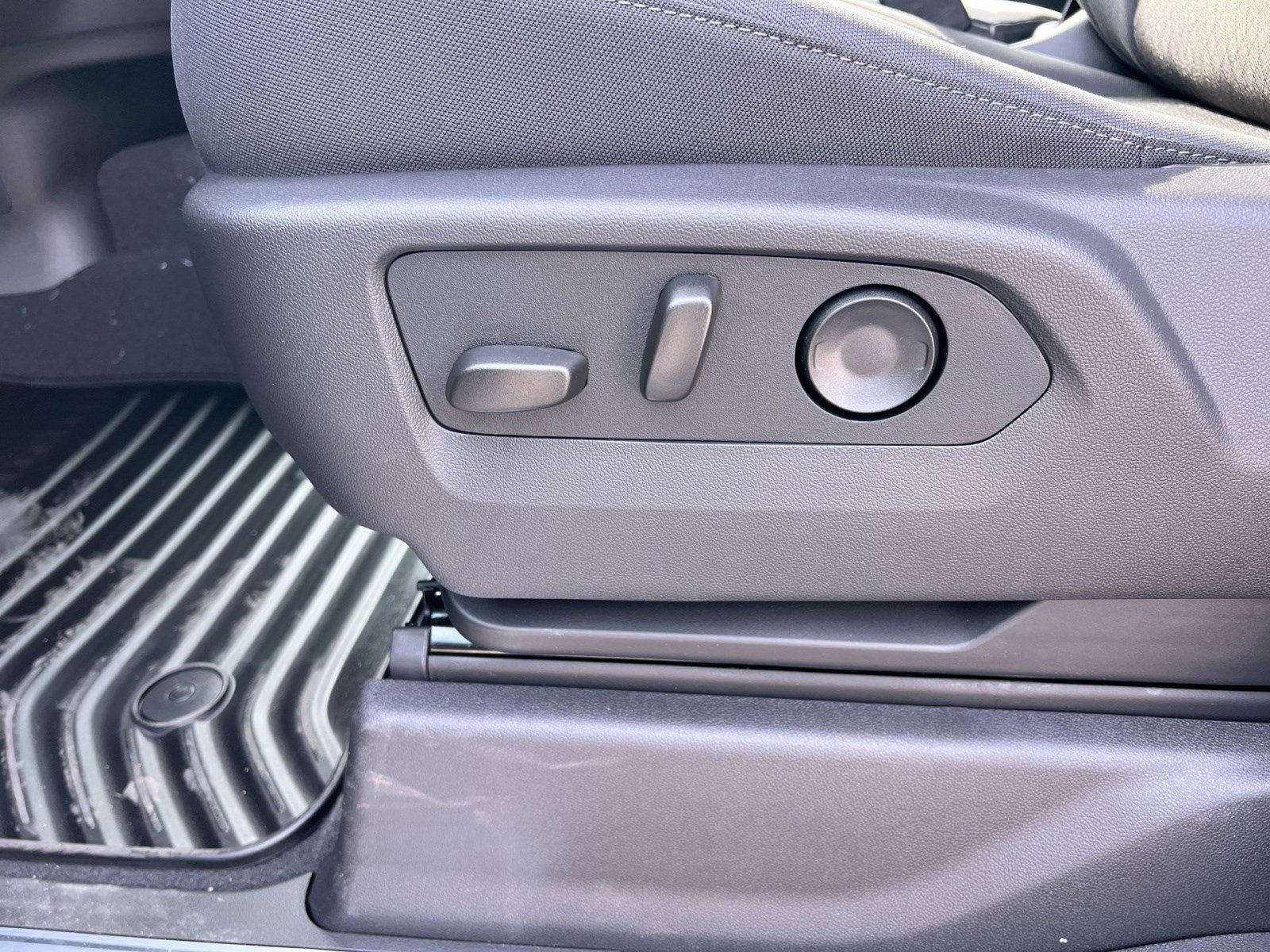 New 2026 GMC Sierra 1500 SLE image 13