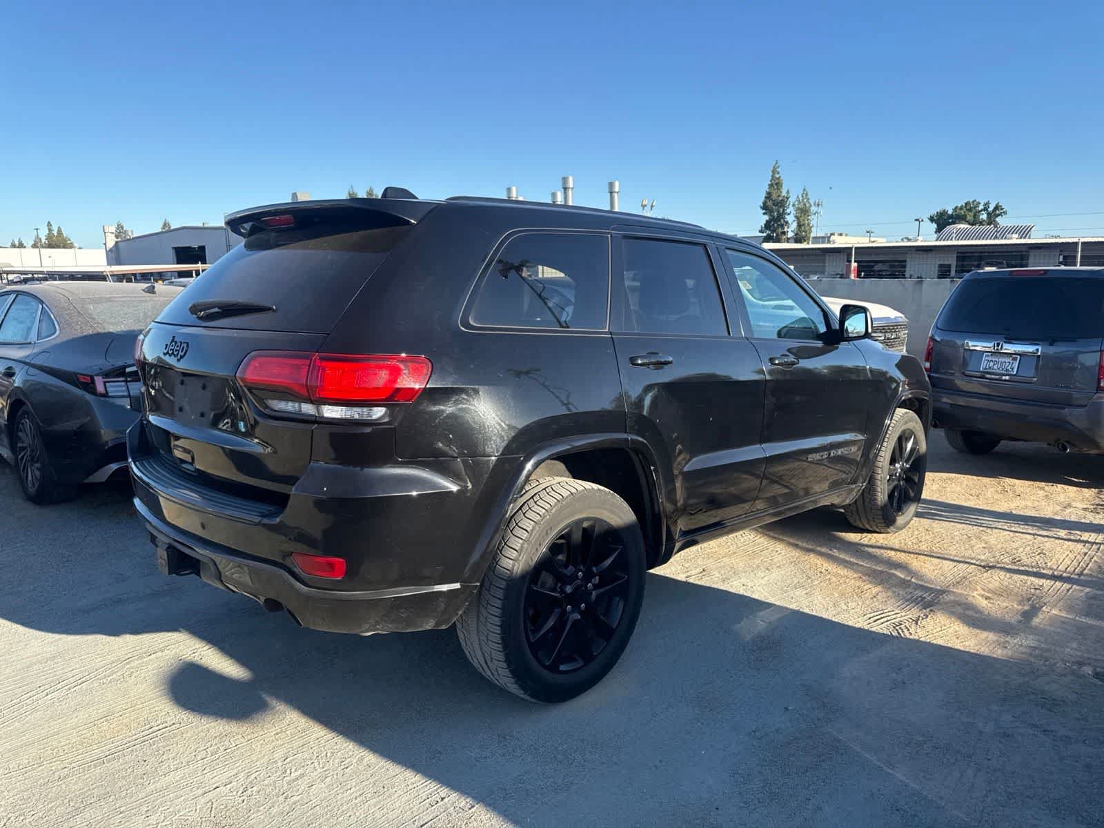Used 2017 Jeep Grand Cherokee Altitude AWD/4WD image 5