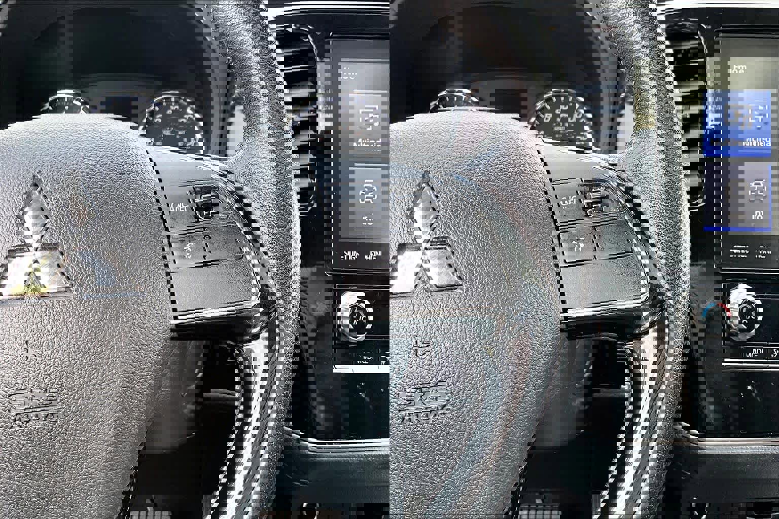 Used 2020 Mitsubishi Outlander SE image 25