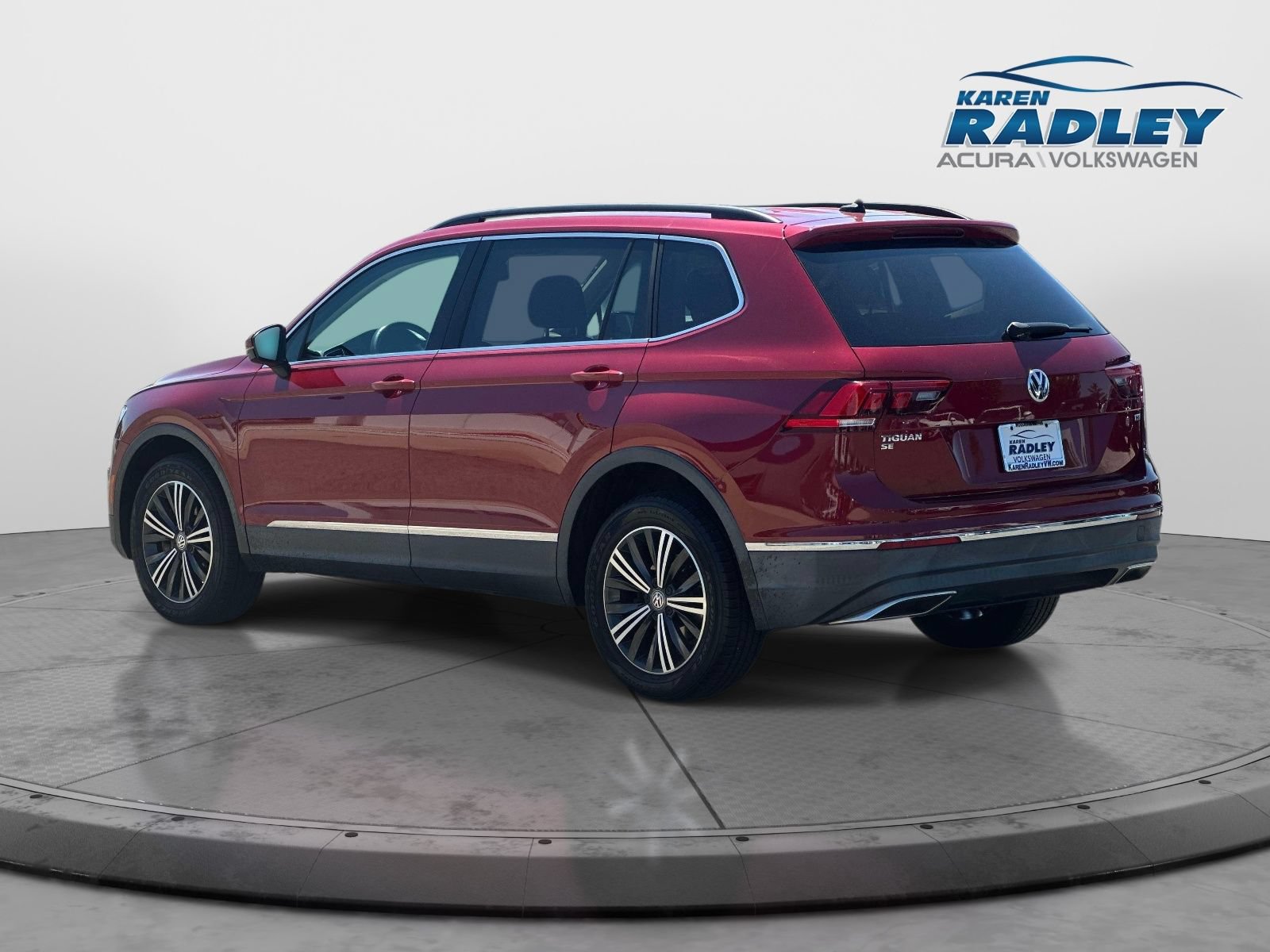 Used 2018 Volkswagen Tiguan SE w/ Panoramic Sunroof Package FWD image 4