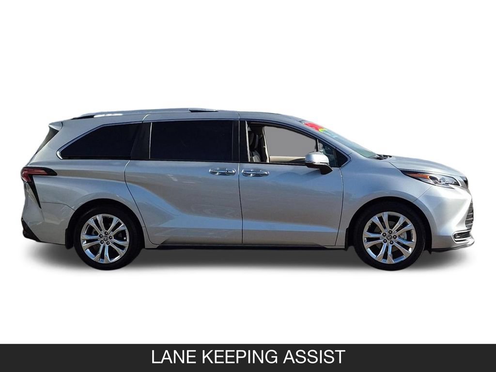 Used 2023 Toyota Sienna Platinum FWD image 6