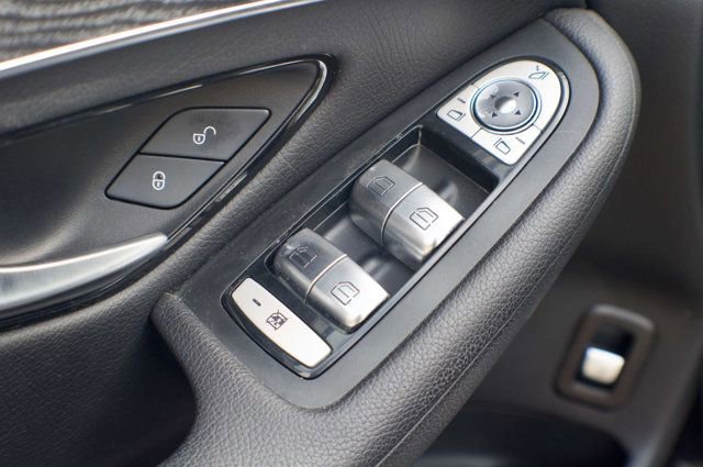 Used 2017 Mercedes-Benz GLC 300 4MATIC image 29