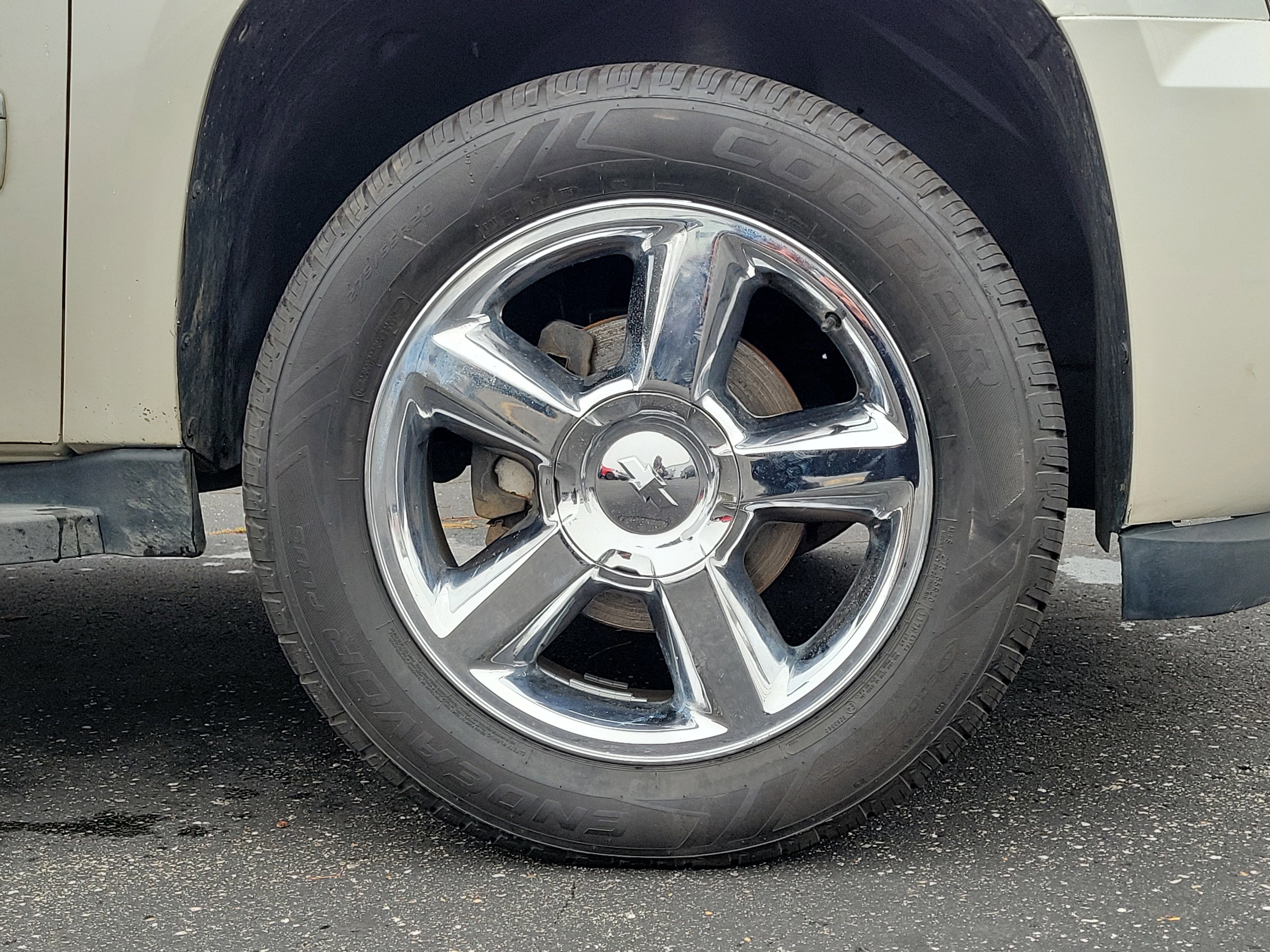 Used 2013 Chevrolet Avalanche LTZ image 5