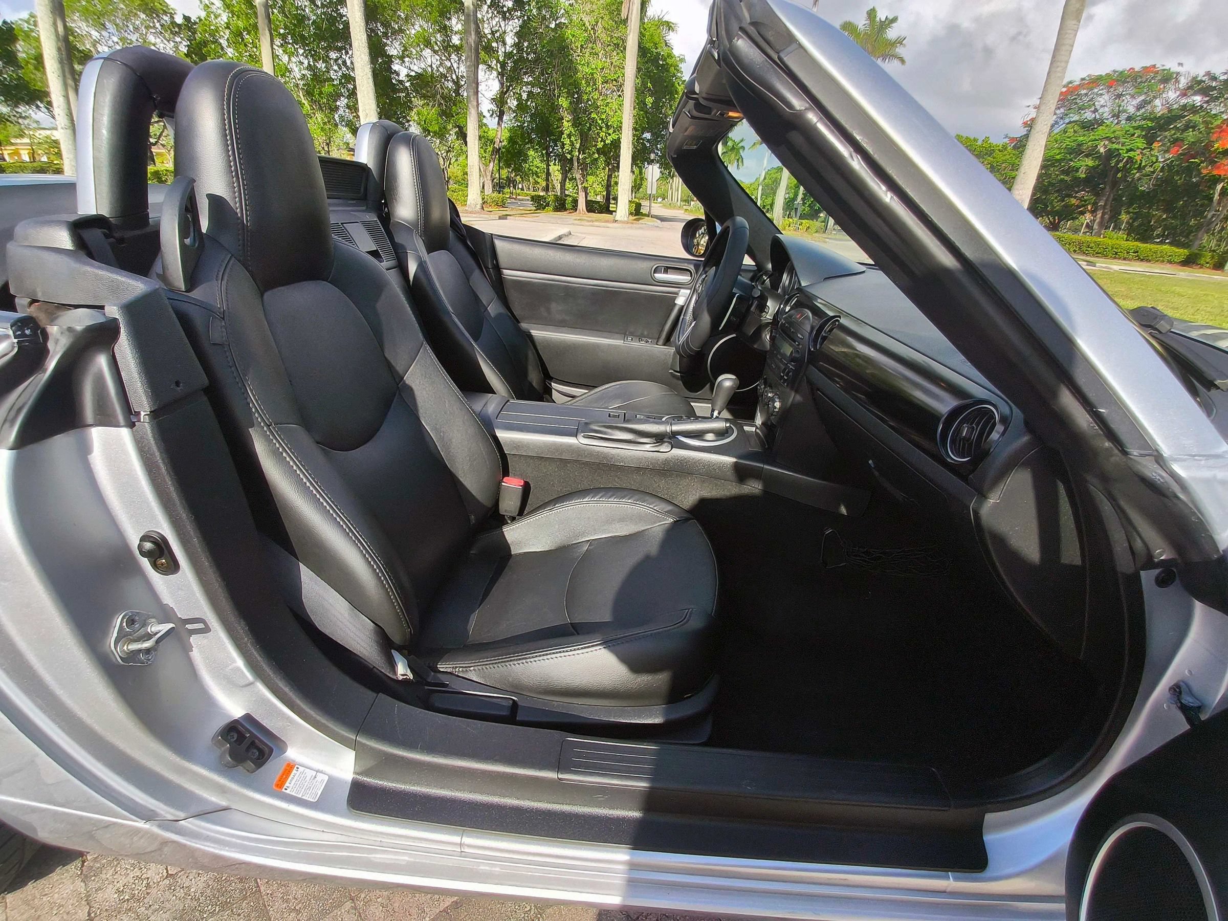 Used 2006 MAZDA MX-5 Miata Grand Touring RWD image 23