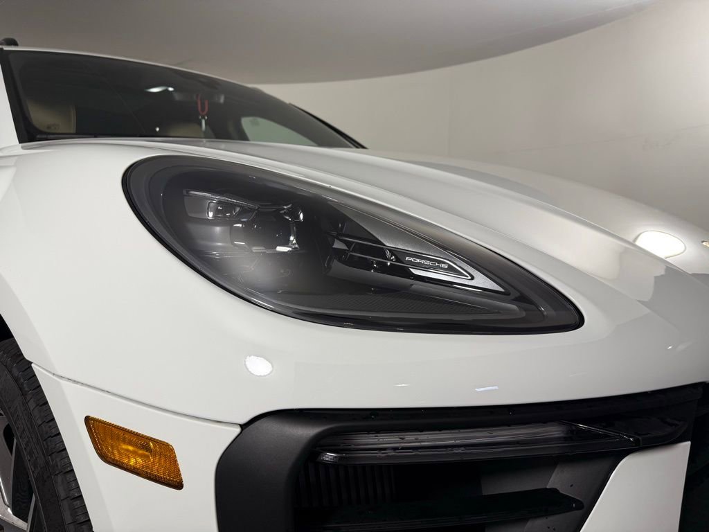 Certified 2025 Porsche Macan S image 14
