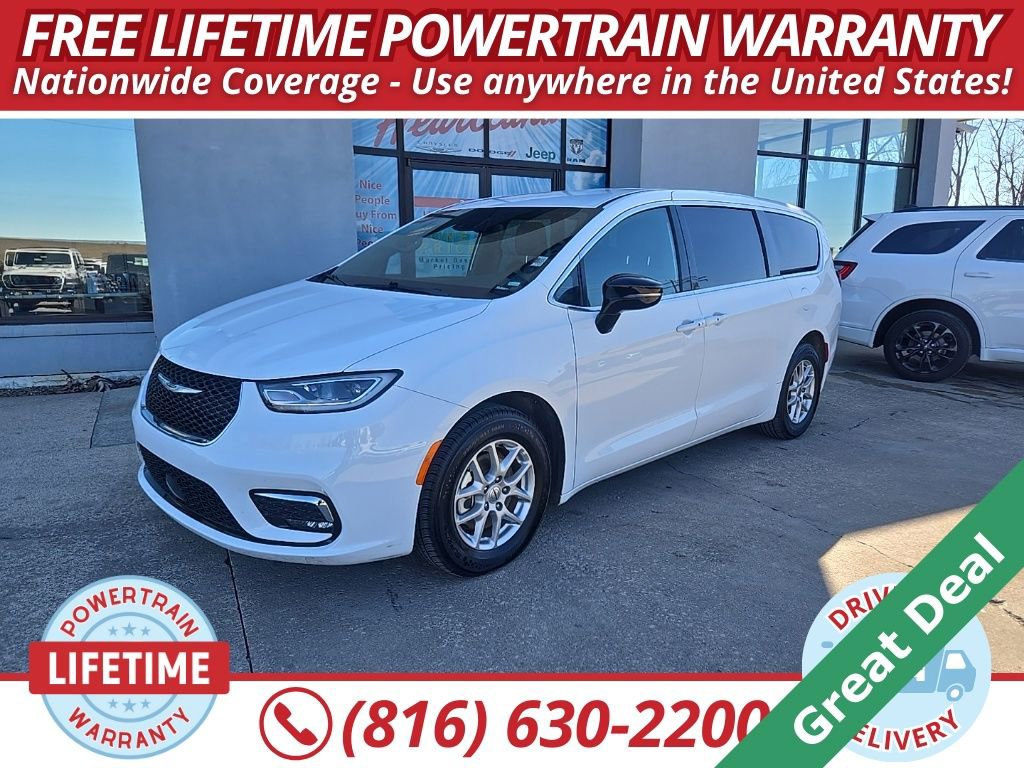 Used 2025 Chrysler Pacifica Select