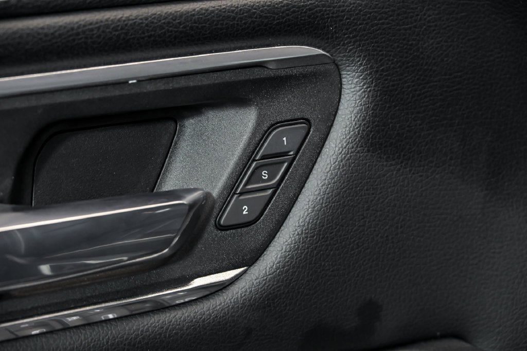 Used 2023 RAM 1500 Laramie AWD/4WD image 11