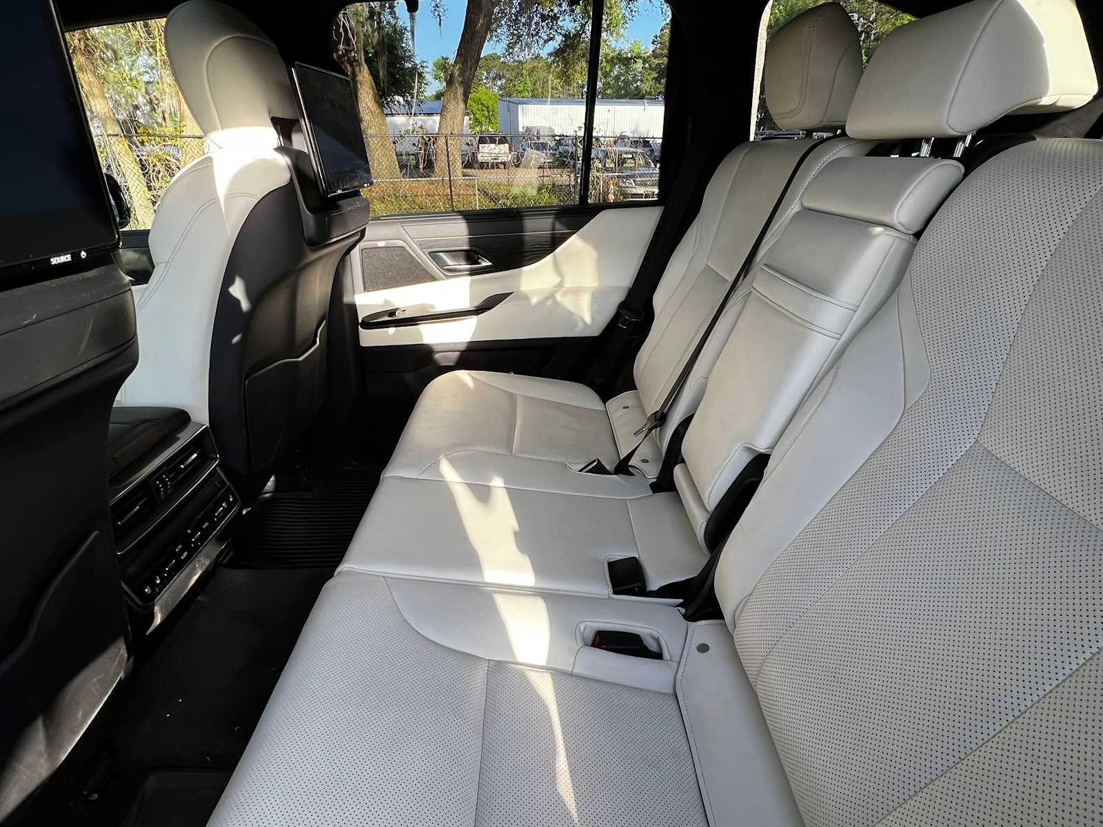 Used 2022 Lexus LX 600 4WD w/ Appearance Package image 32