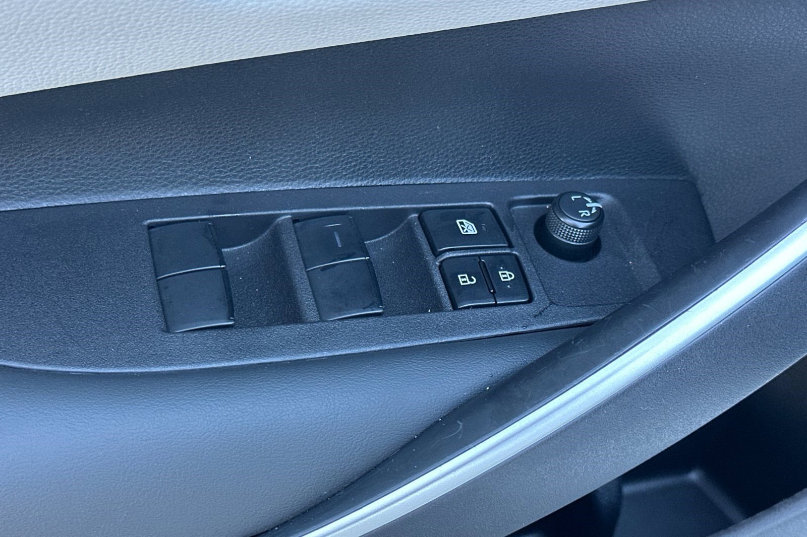 Used 2024 Toyota Corolla SE image 13