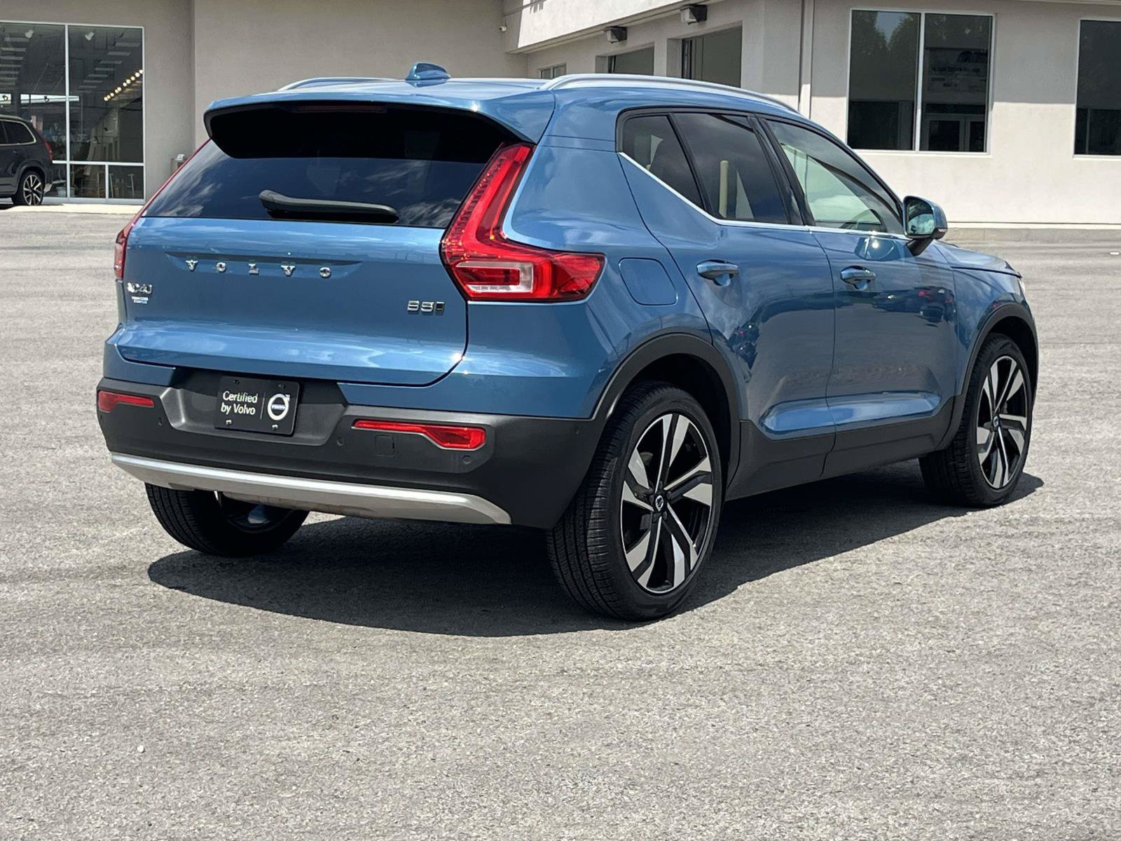 Certified 2024 Volvo XC40 B5 Plus w/ Protection Package Premier AWD/4WD image 5