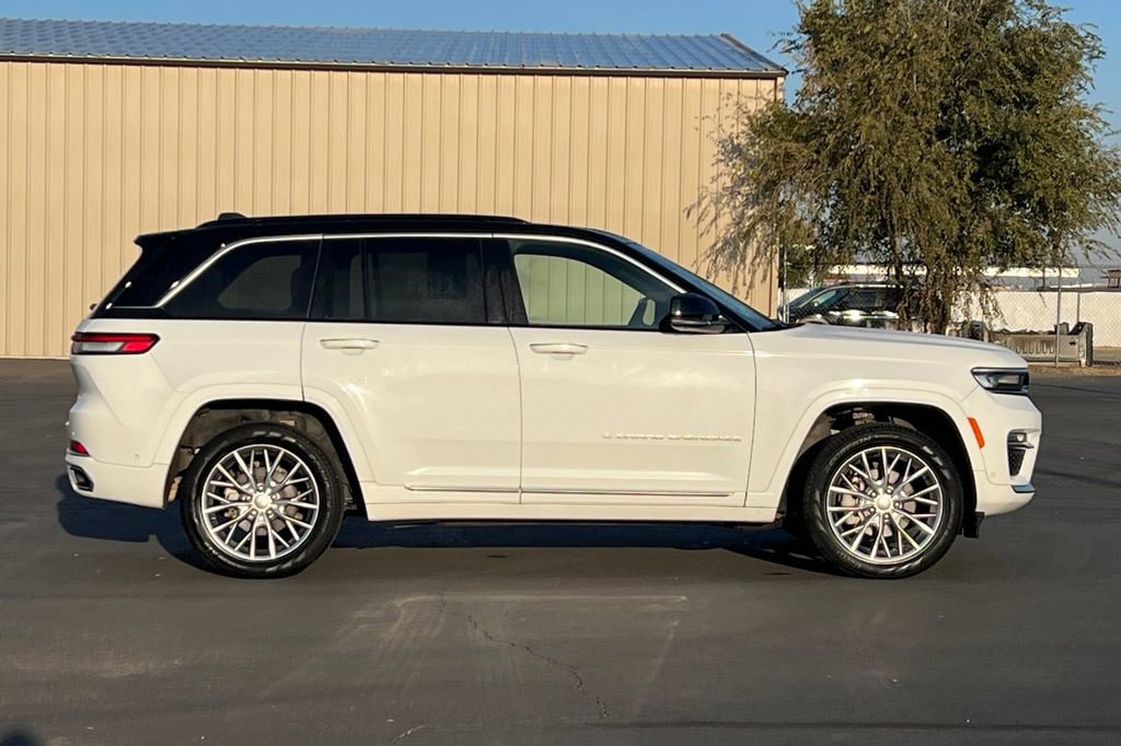 Used 2024 Jeep Grand Cherokee Summit AWD/4WD image 3