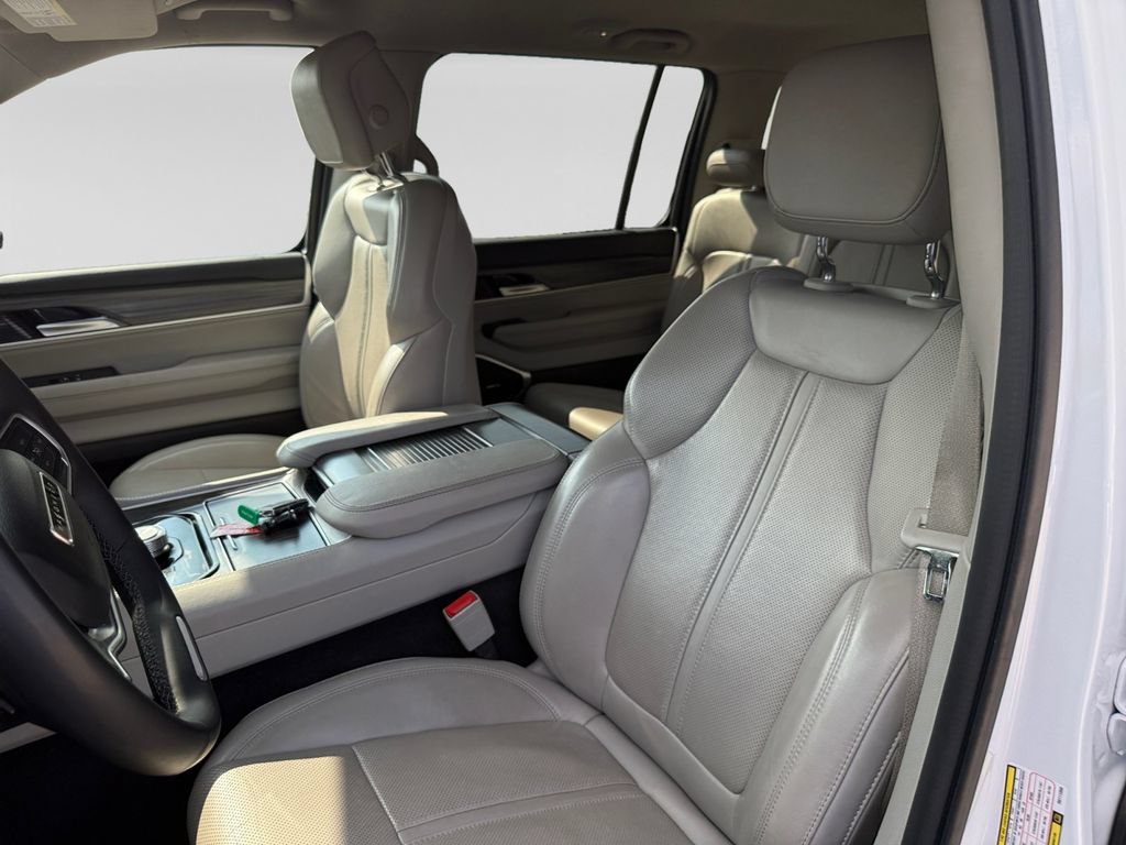 Used 2024 Jeep Wagoneer L Series II w/ Flexible Seating Group AWD/4WD image 21