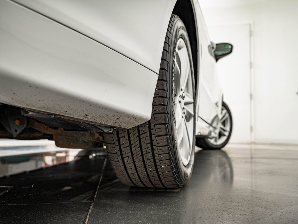 Used 2018 Ford Fusion SE image 40